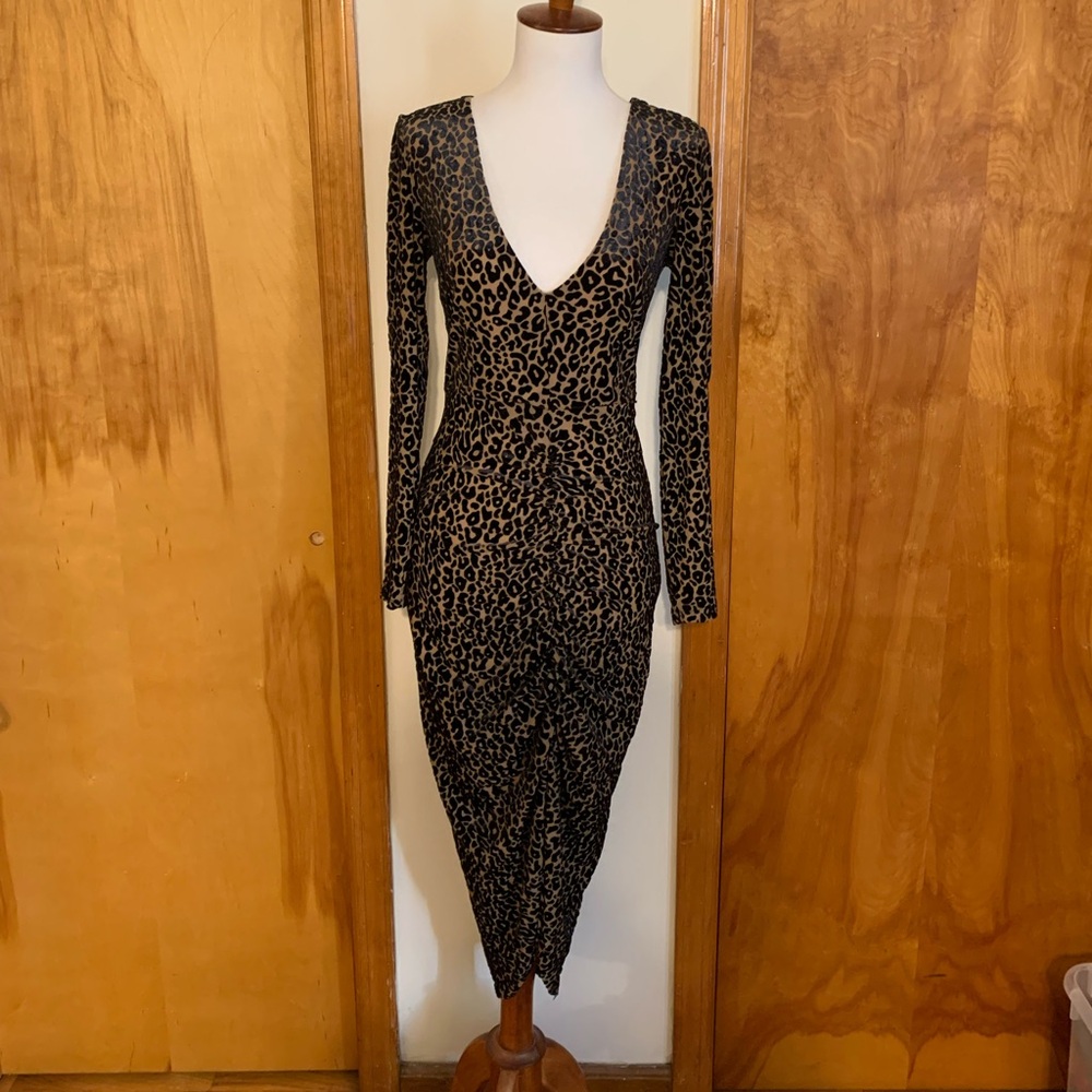 Like new! BB Dakota long sleeve print dress. Only worn once.